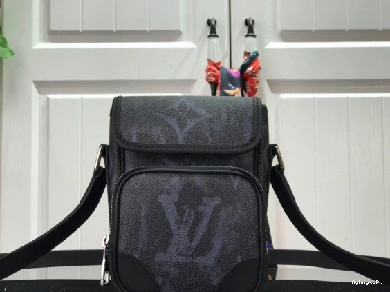 AMAZON LOUIS NANO MESSENGER VUITTON 0422